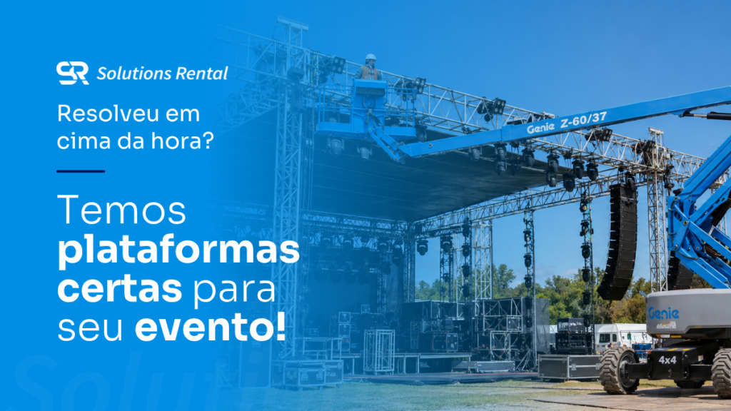 Plataforma articulada elevando equipe para montagem de estrutura de evento com segurança e agilidade em trabalho em altura.