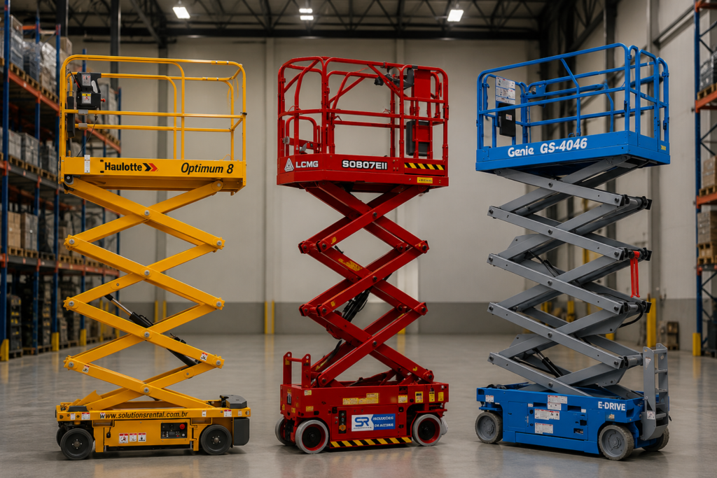 Plataformas elevatórias tesoura elétrica em galpão logístico, ideais para manutenção, estoque e trabalho em altura.