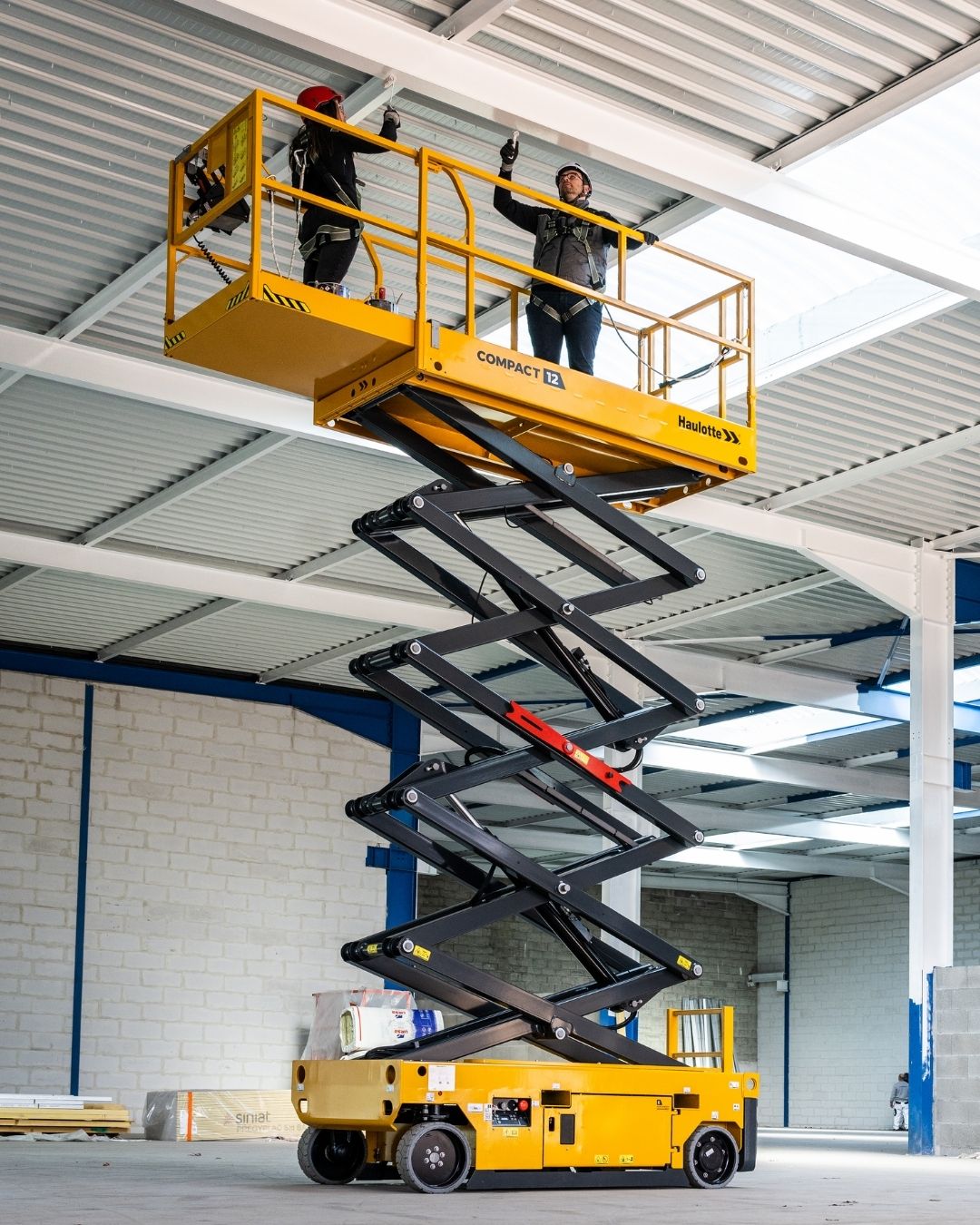 Haulotte Compact 12 - plataforma elevatória Solutions Rental (2)